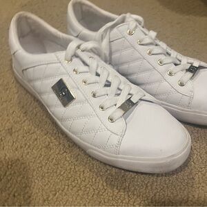 White Guess tennis shoes